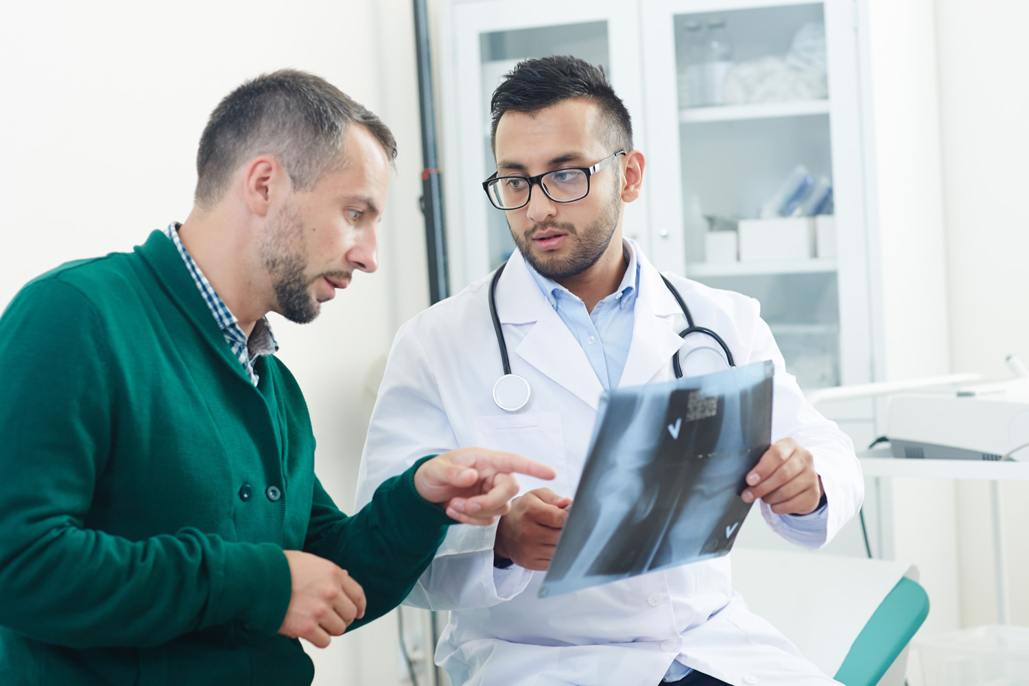 Discussing x ray of joint 